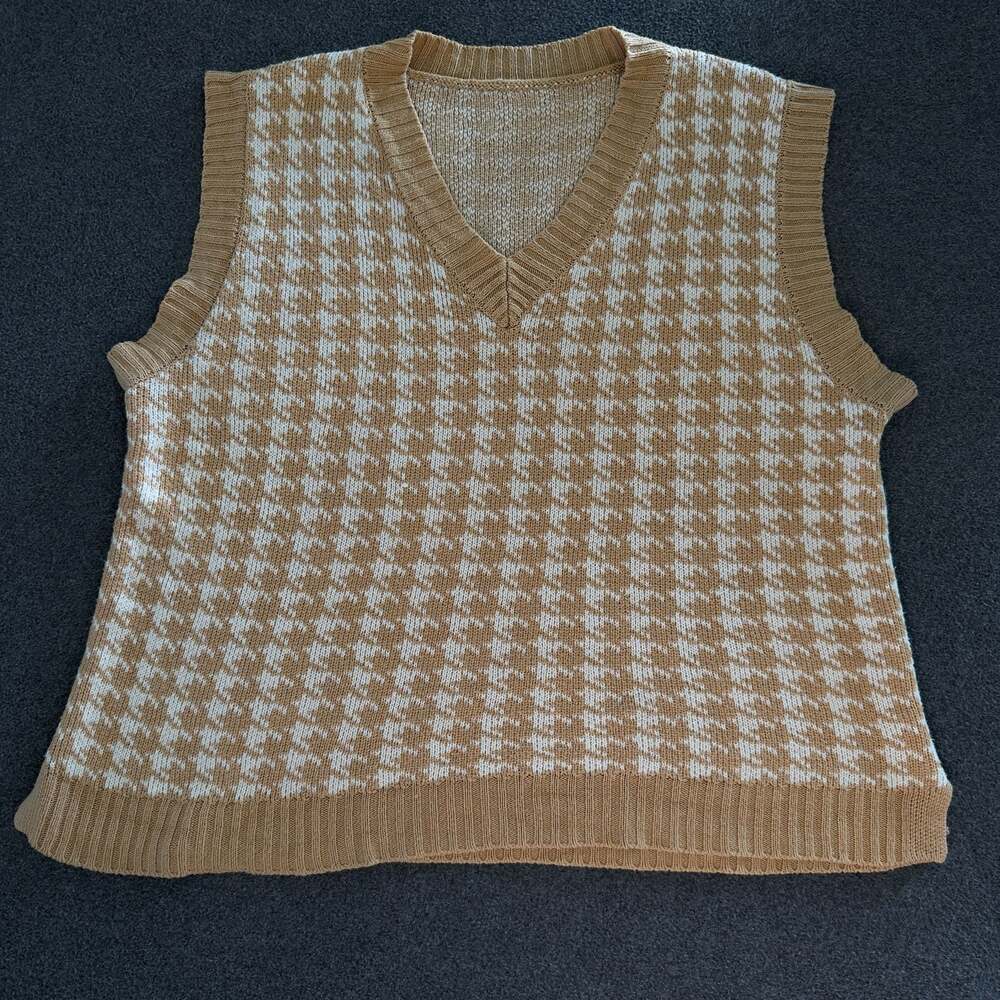 Unbranded Women's Brown and White Houndstooth V-Neck Knitted Sweater Vest Size M